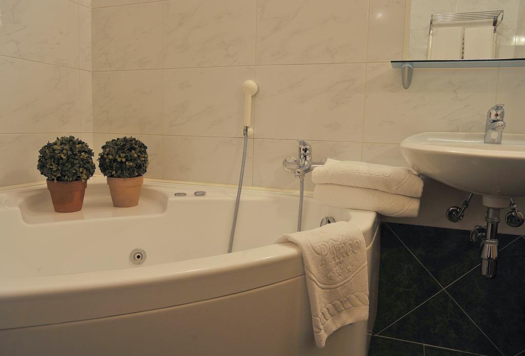 Hotel Parco Castelvetro Piacentino Εξωτερικό φωτογραφία