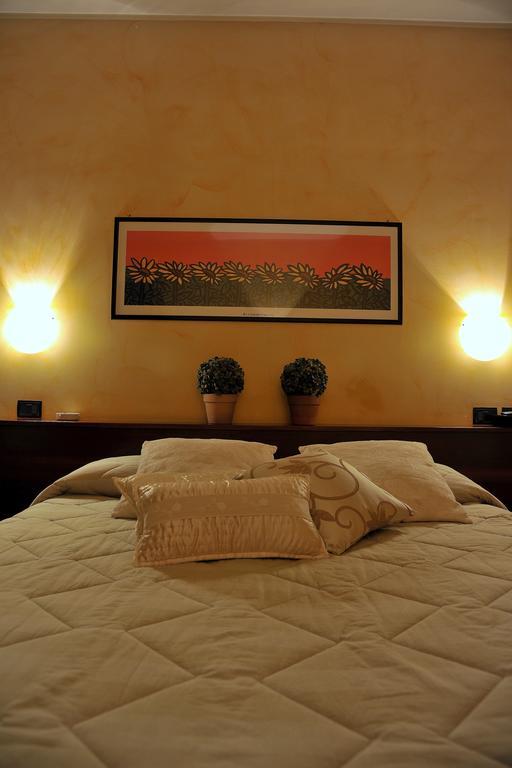 Hotel Parco Castelvetro Piacentino Δωμάτιο φωτογραφία